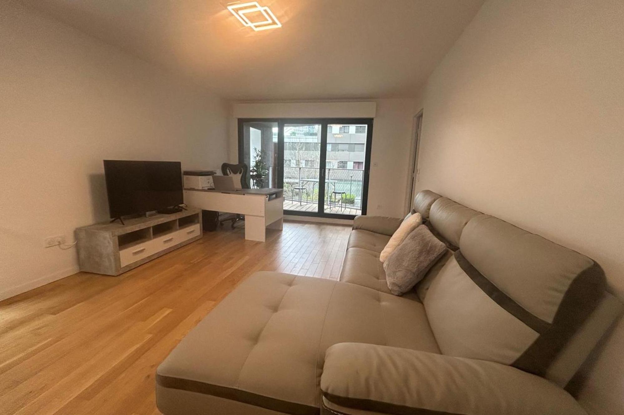 Appartement Spacious Appt With Balcony In The 13th